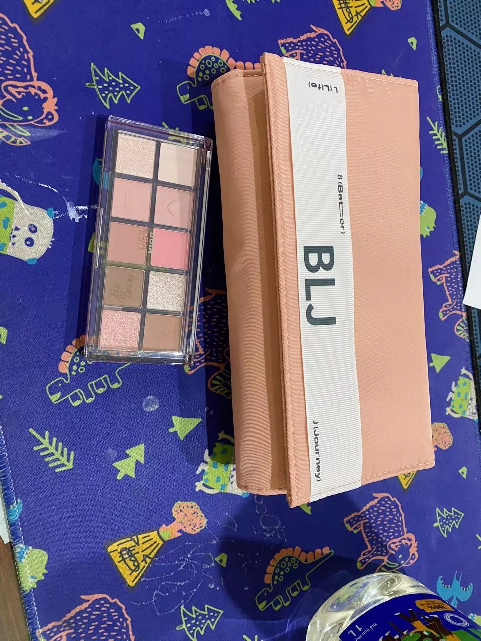 Nhấp để xem toàn màn hình BBIA Essential Eye Palette photo review