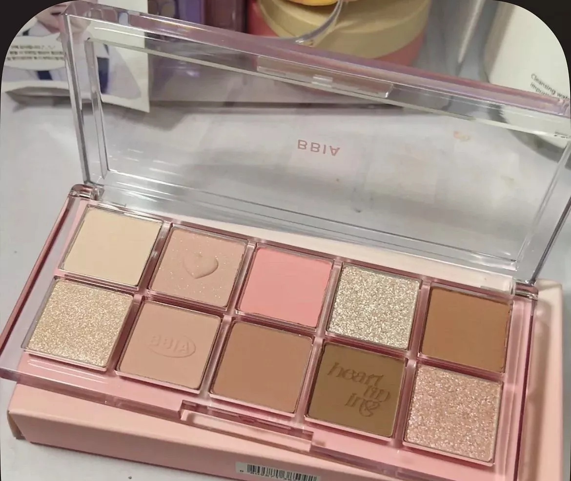 Nhấp để xem toàn màn hình BBIA Essential Eye Palette photo review
